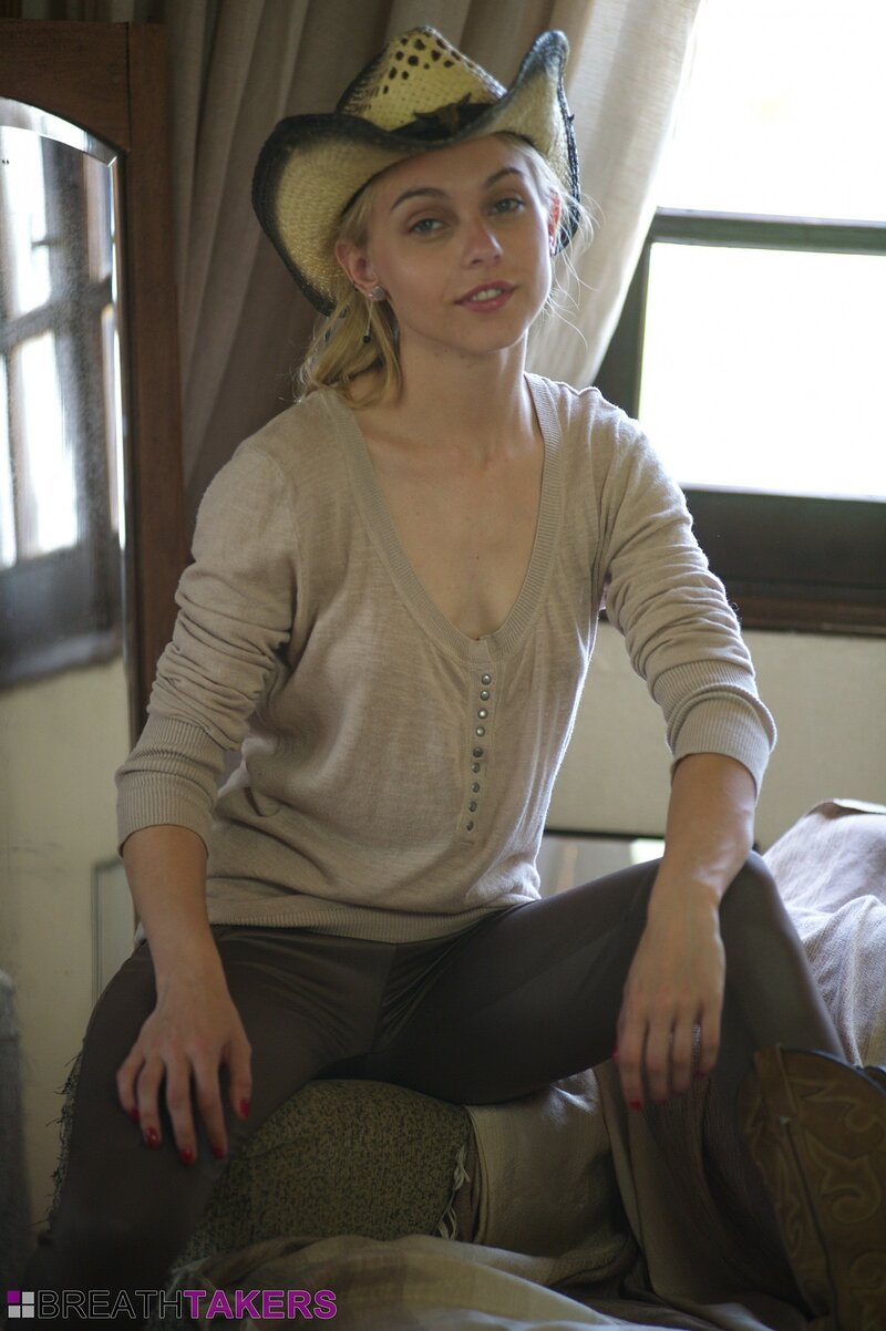 Софоша, 23 года, 1 размер груди